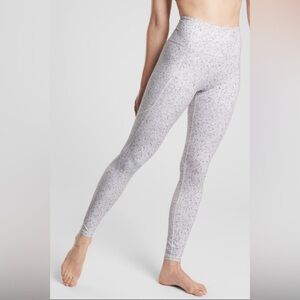 Athleta salutation stash pocket tight size small